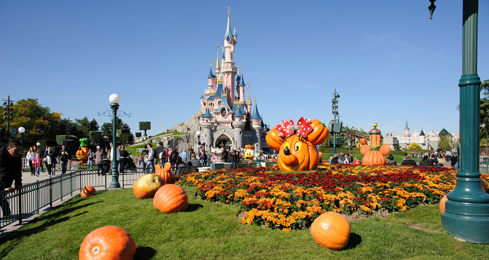 Paris and Disneyland offers for uniformed groups