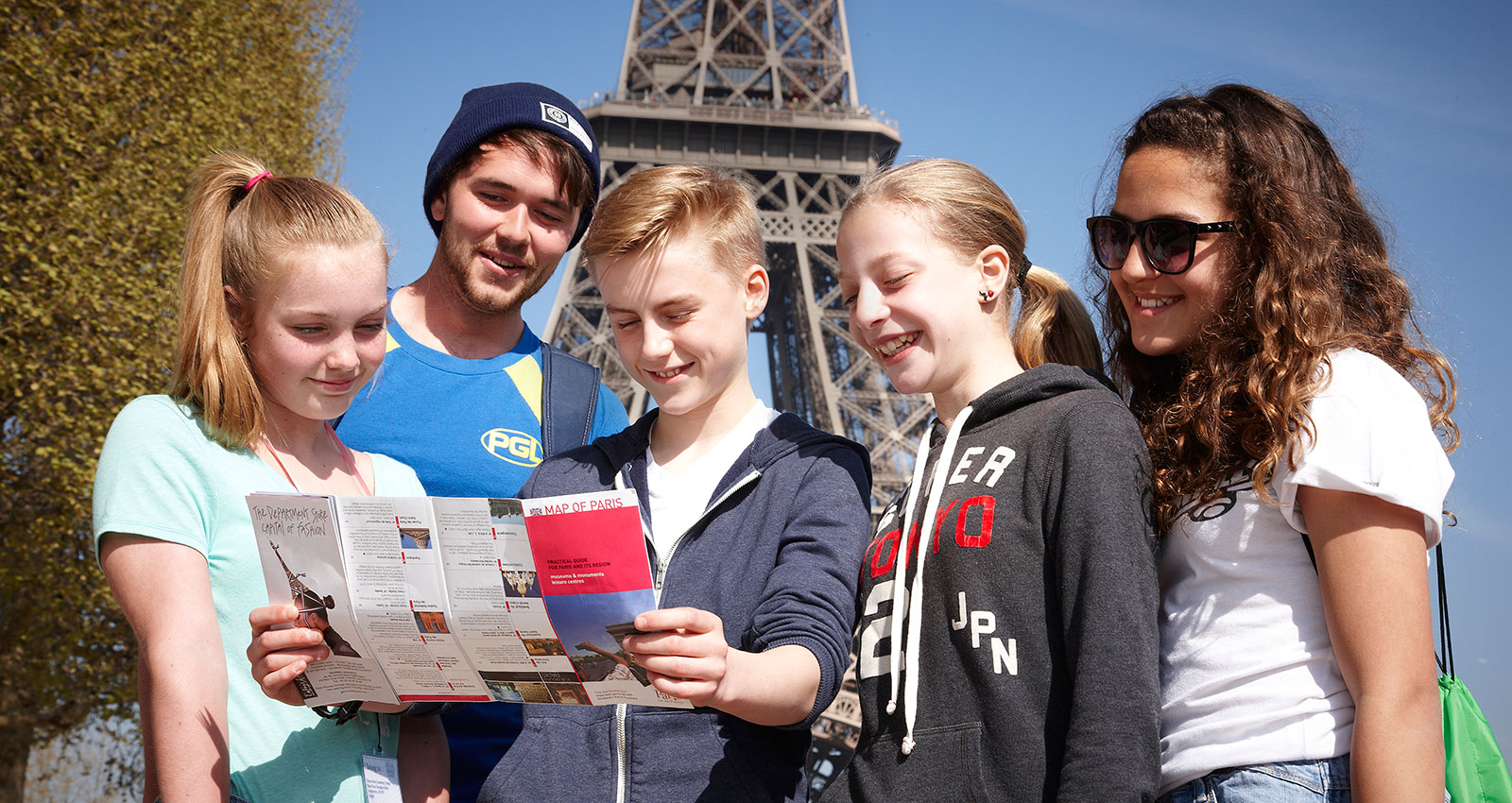 В школе французский язык изучают 220. Образование во Франции. Франция дети в школе. Школа во Франции. Французские школьники.