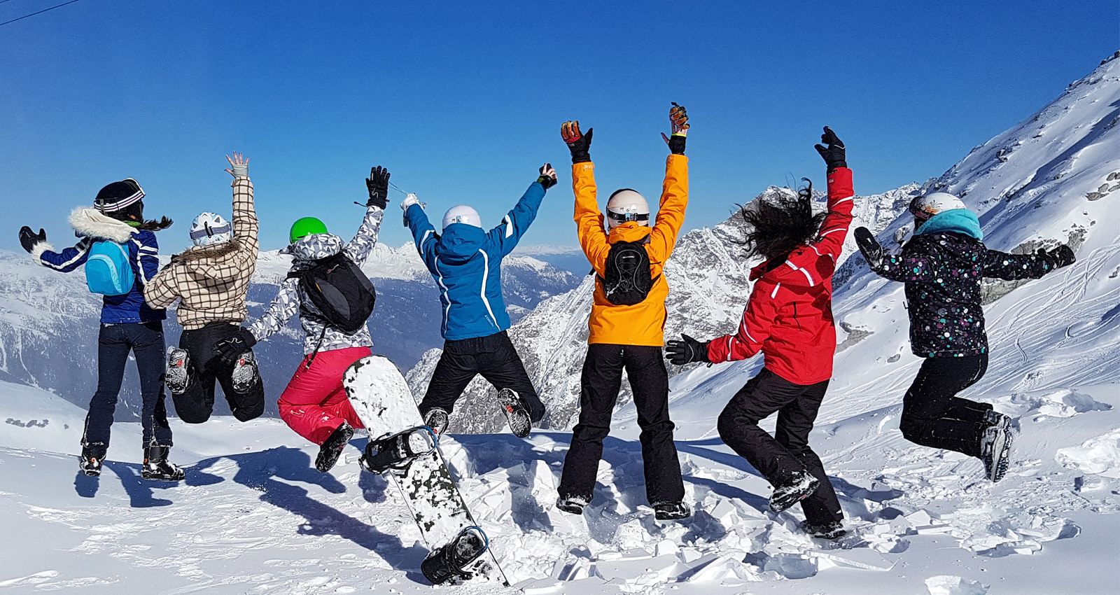 https://www.pgl.co.uk/Files/Files/Schools/Skiing%20and%20Snowboarding/Carousel/SS-M-Ski-Group-Jump-Secondary-Schools.jpg