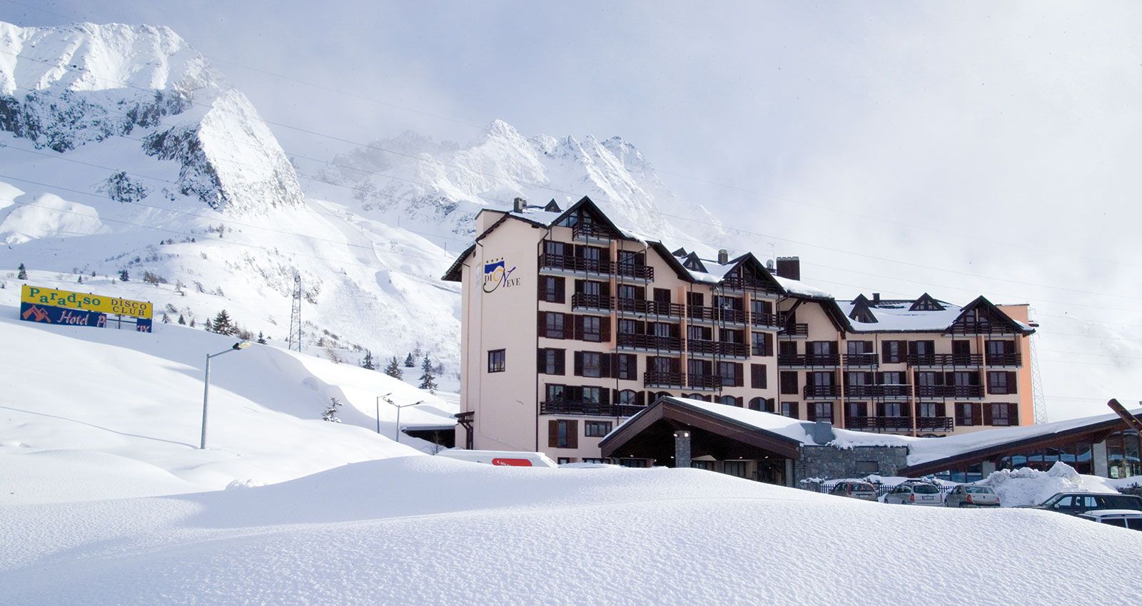 Hotel Piandineve School Ski Trip Accommodation Situated in passo del tonale, sporting hotel passo del tonale is within easy driving distance of ponte di legno and offers complimentary wireless internet, luggage storage and an indoor pool. hotel piandineve school ski trip